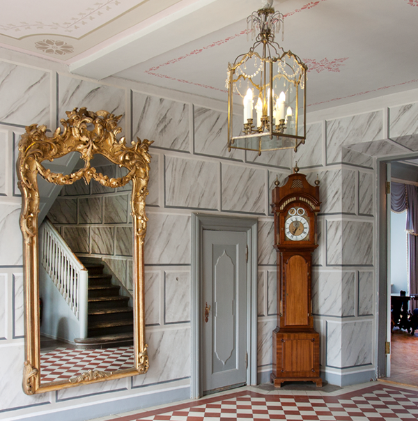 Chandelier Mirror Grand Father Clock Shown in Moving Site Survey